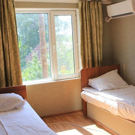 Holiday Hostel House 比什凯克 外观 照片
