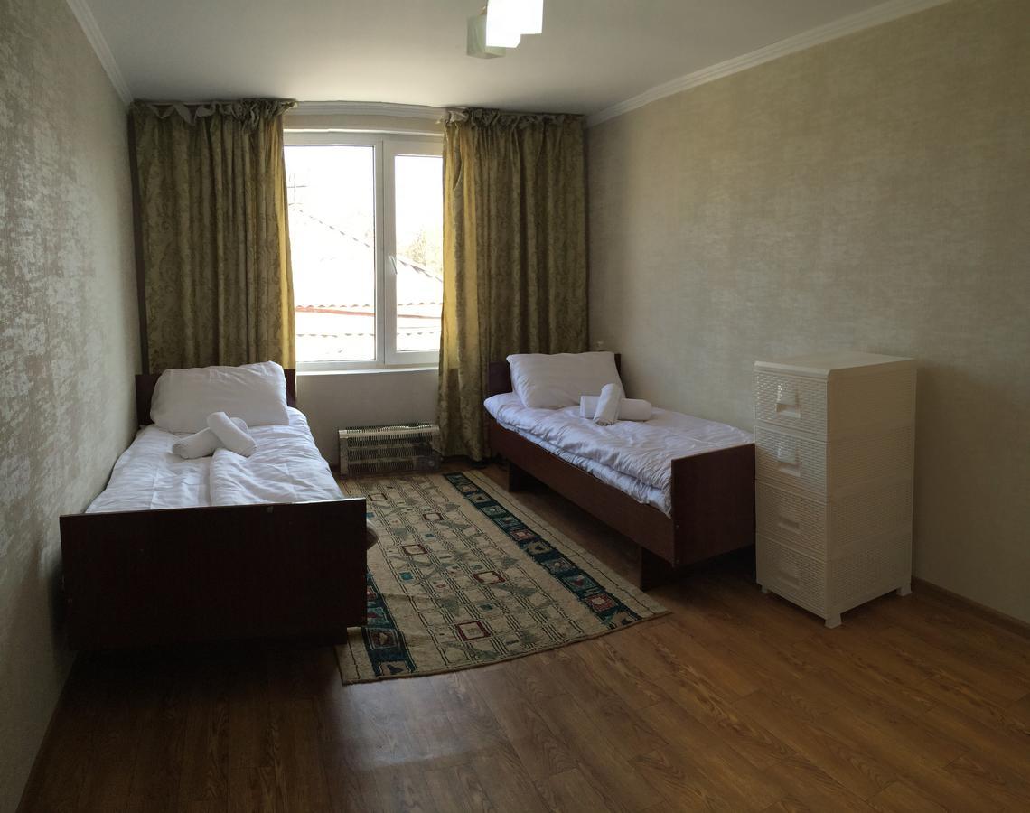 Holiday Hostel House 比什凯克 外观 照片