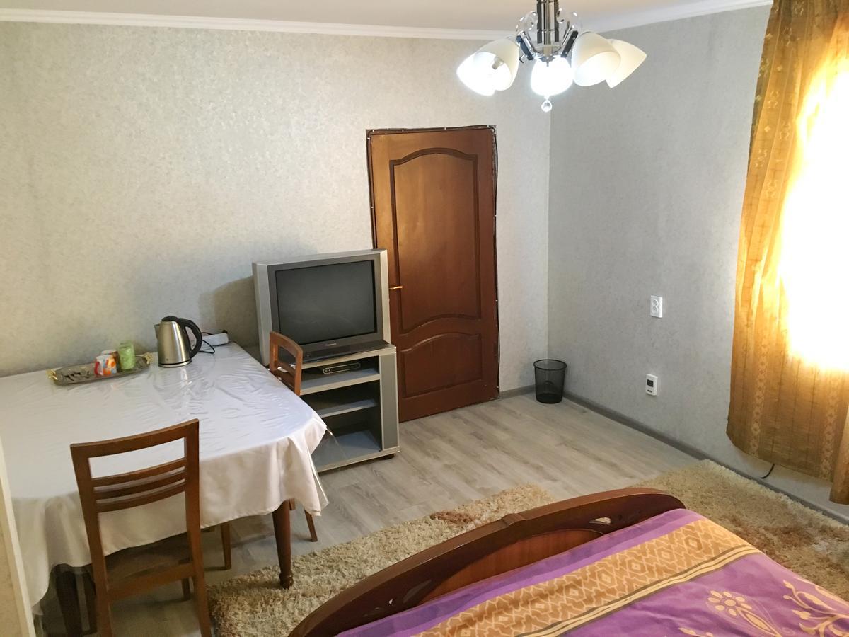 Holiday Hostel House 比什凯克 外观 照片