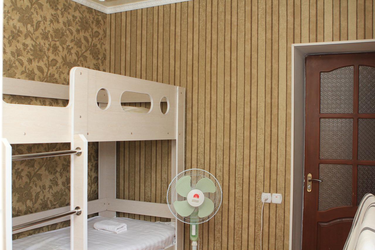 Holiday Hostel House 比什凯克 外观 照片