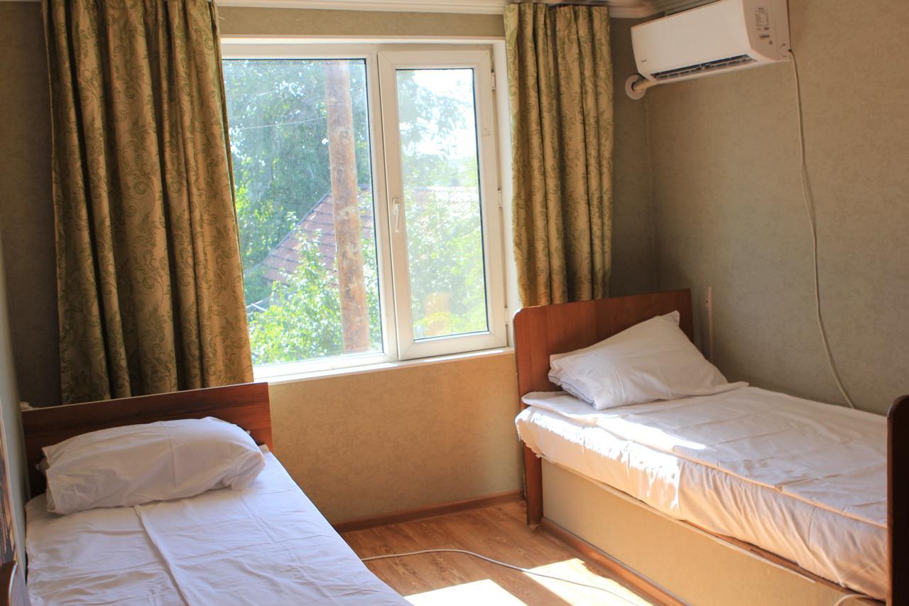 Holiday Hostel House 比什凯克 外观 照片
